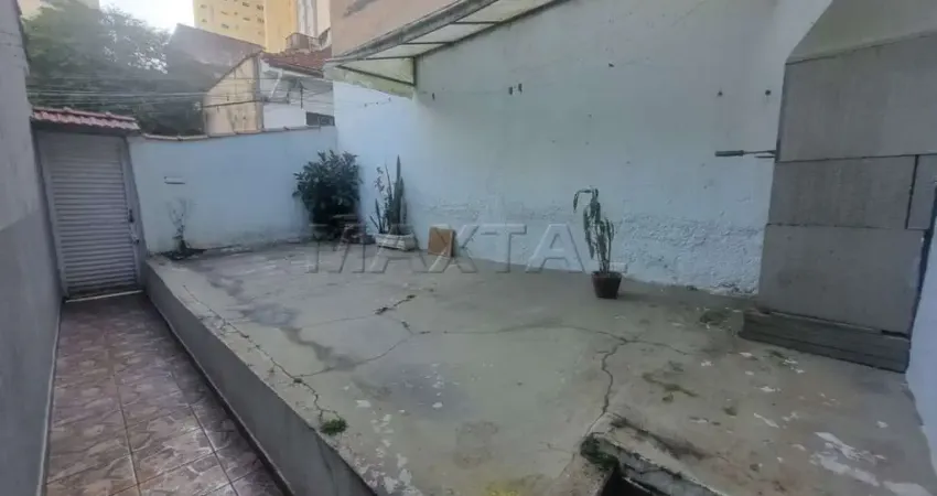 Casa térrea em vila em santana, com 2 dormitórios, sala, cozinha e quintal com churrasqueira.