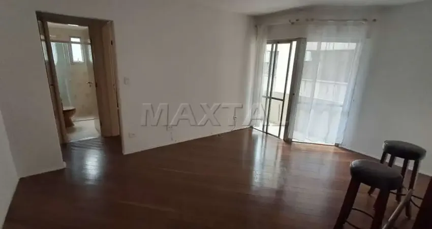 Apartamento com 45m², 1 dormitório, sala com sacada, cozinha, área de serviço e 1 vaga.