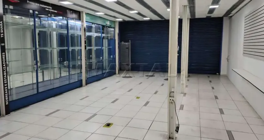 Loja para locação na região santa efigênia com 220m², mais mezanino e porta automática.