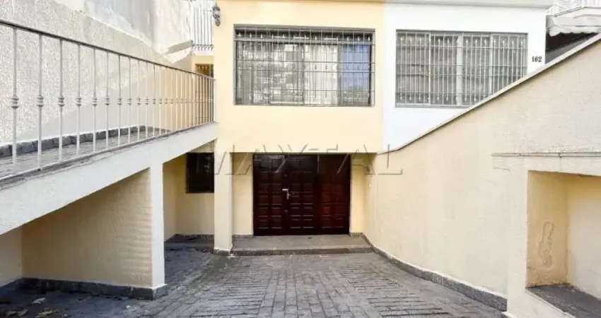 Sobrado na região de santana com 210m², com 3 quartos, 1 suíte, 2 banheiros e 4 vagas.