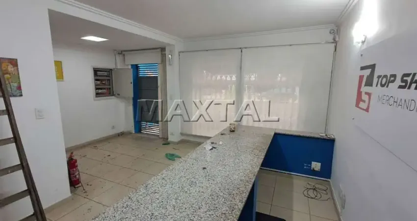 Prédio em região comercial, 3 andares, 5 salas com ar condicionado, todo em piso frio e 2 vagas