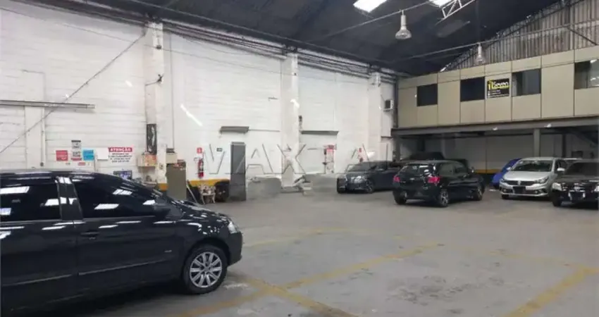 Galpão para locação de 900 m² com 20 vagas e 3 escritórios, no bairro do limão.