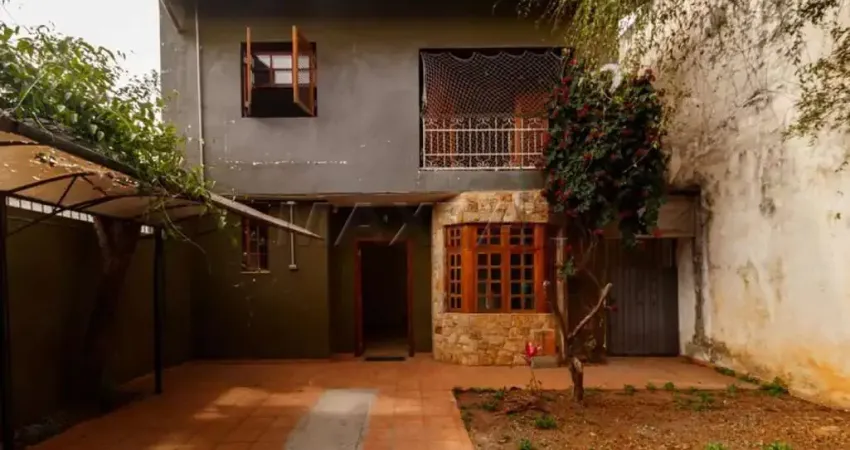 Casa à venda com 150m², 3 quartos, sendo uma suíte e um com sacada, 3 vagas de garagem