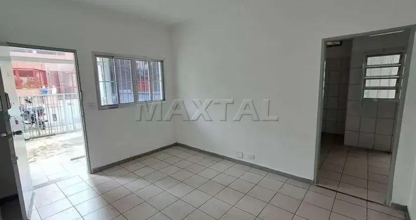 Casa térrea para uso comercial e residencial, com 2 quartos, 1 suite, sala ampla e cozinha, 1 vaga