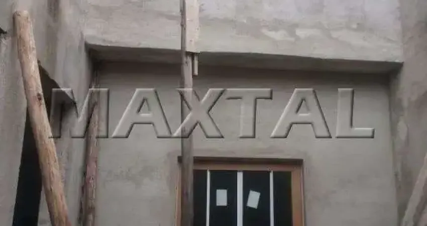 Casa (Assobradada), 130 mts², 3 quartos, 2 suítes, sacada, cozinha americana, 2 vagas de garagem.