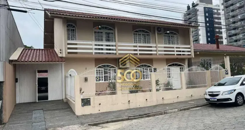 Casa com 4 dormitórios à venda, 233 m² por R$ 990.000,00 - Roçado - São José/SC