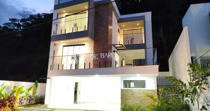 Casa Triplex com elevador no condomínio Pedras Altas no bairro Aeroporto ao lado da Sociedade Portuguesa