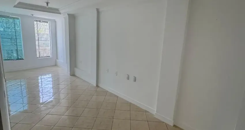 Sala comercial com 3 salas para alugar na Av. Dalmo vieira, Estados, Balneário Camboriú