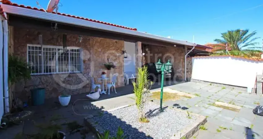 Casa à venda com 2 quartos em peruíbe, no bairro maria h novaes