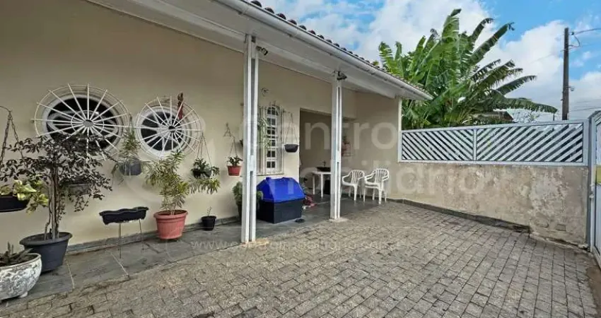 CASA à venda com 3 quartos em Peruíbe, no bairro Balneario Sao Joao Batista