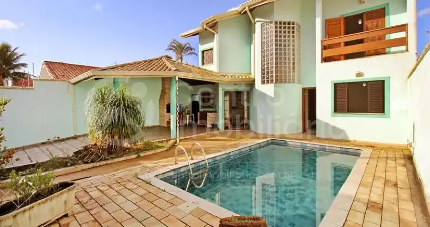 Casa à venda com piscina e 4 quartos em peruíbe, no bairro jardim três marias