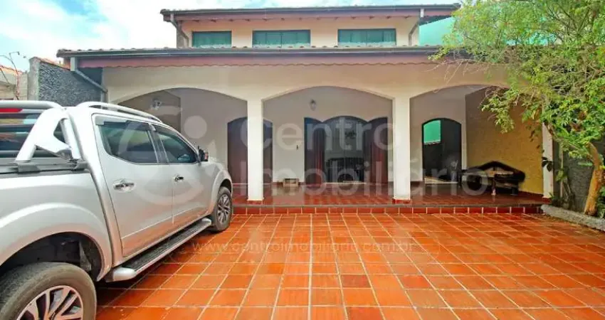 CASA à venda com 6 quartos em Peruíbe, no bairro Centro