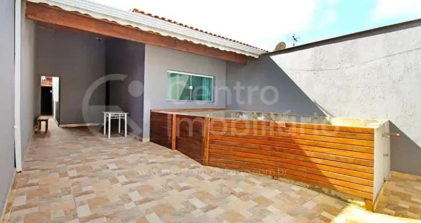 Casa à venda com piscina e 2 quartos em peruíbe, no bairro cidade nova peruíbe