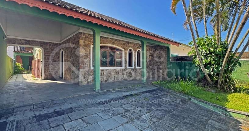 CASA à venda com 3 quartos em Peruíbe, no bairro Parque Balneario Oasis