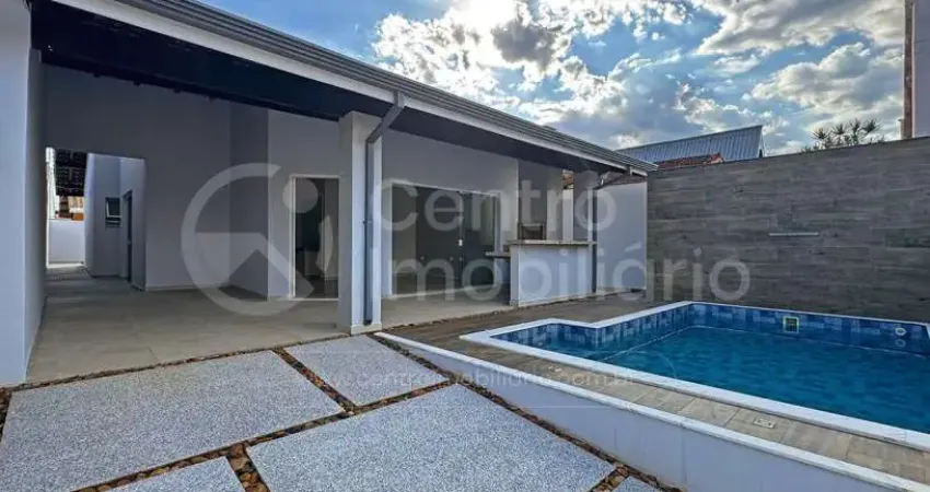 CASA à venda com piscina e 3 quartos em Peruíbe, no bairro Parque Balneario Oasis