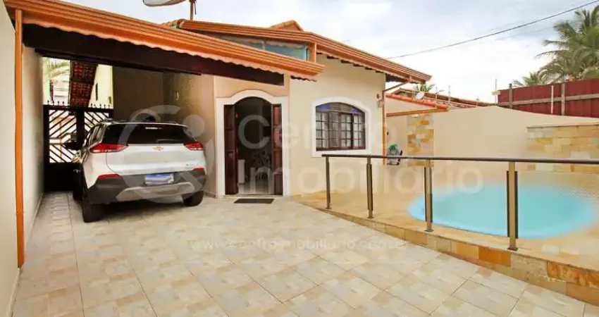 Casa à venda com piscina e 3 quartos em peruíbe, no bairro balneario sambura