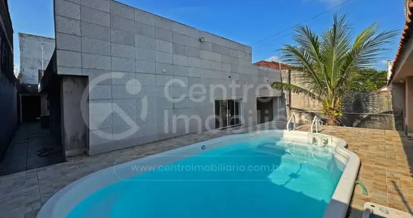 CASA à venda com piscina e 3 quartos em Peruíbe, no bairro Balneario Florida