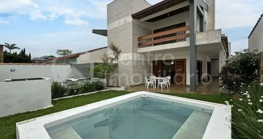 CASA à venda com piscina e 3 quartos em Peruíbe, no bairro Cidade Nova Peruíbe