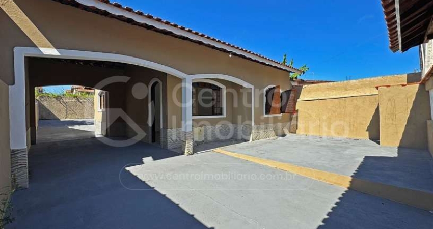 CASA à venda com 3 quartos em Peruíbe, no bairro Jardim Peruibe