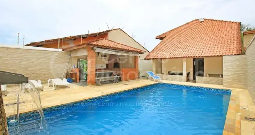Casa à venda com piscina e 3 quartos em peruíbe, no bairro jardim icaraiba