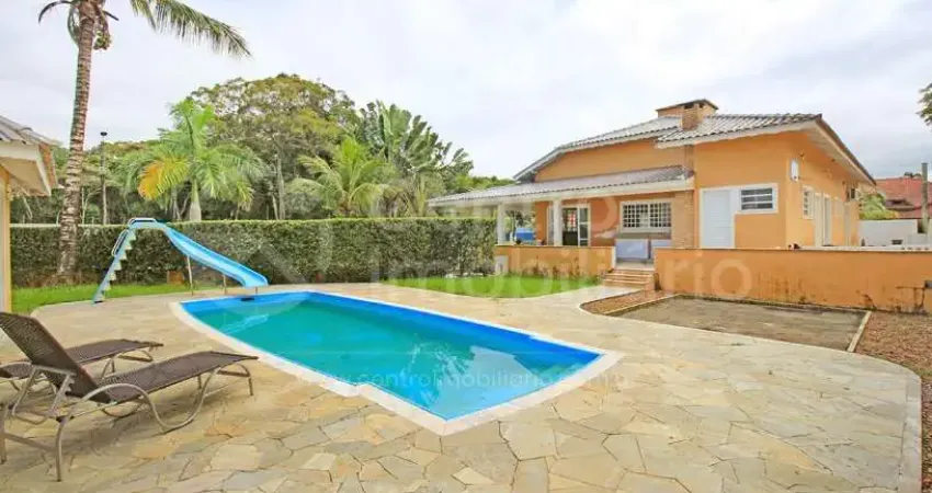 Casa à venda com piscina e 4 quartos em peruíbe, no bairro bougainvillee v