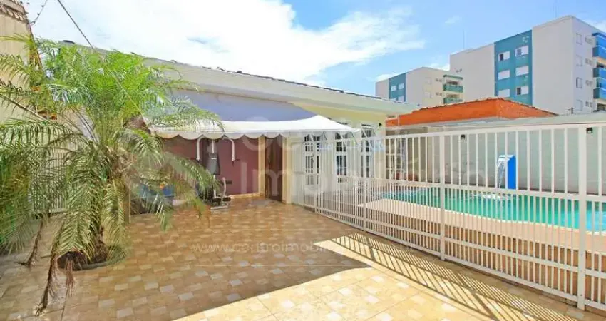 CASA à venda com piscina e 3 quartos em Peruíbe, no bairro Parque Balneario Oasis