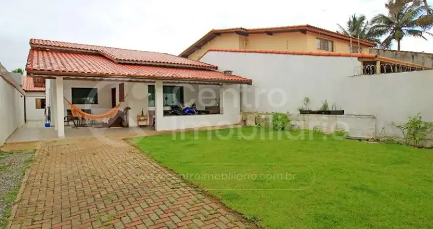 CASA à venda com 2 quartos em Peruíbe, no bairro Maria H Novaes