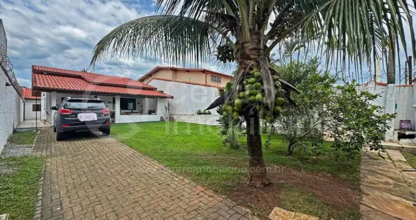 Casa à venda com 2 quartos em peruíbe, no bairro maria h novaes