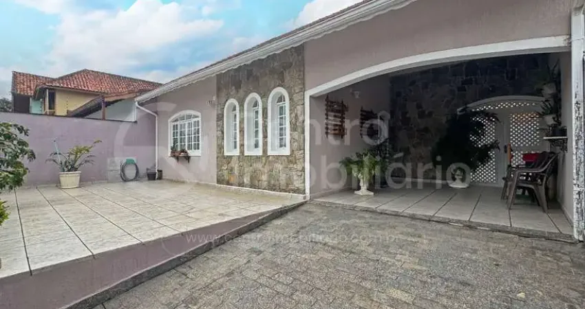 CASA à venda com 3 quartos em Peruíbe, no bairro Stella Maris