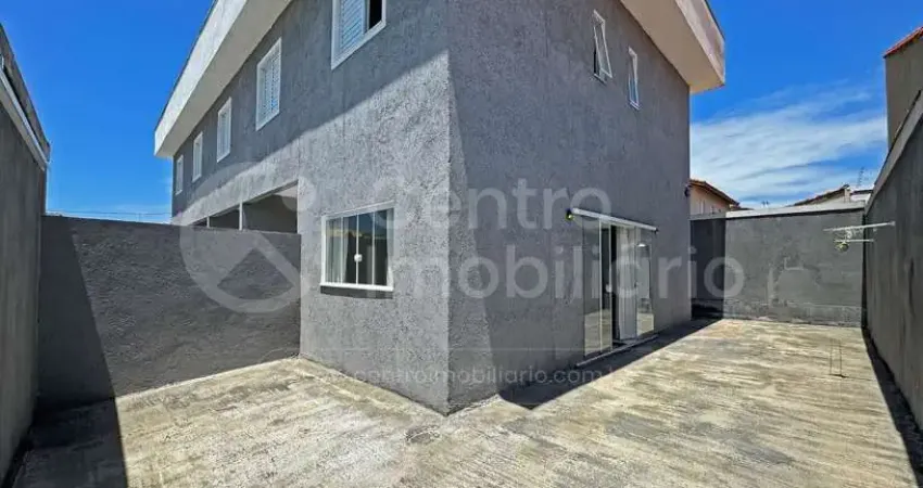 Casa à venda com piscina e 2 quartos em peruíbe, no bairro estancia sao jose