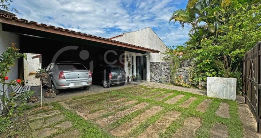 CASA à venda com 4 quartos em Peruíbe, no bairro Balneario Florida