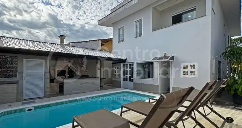 CASA à venda com 5 quartos em Peruíbe, no bairro Balneario Sambura