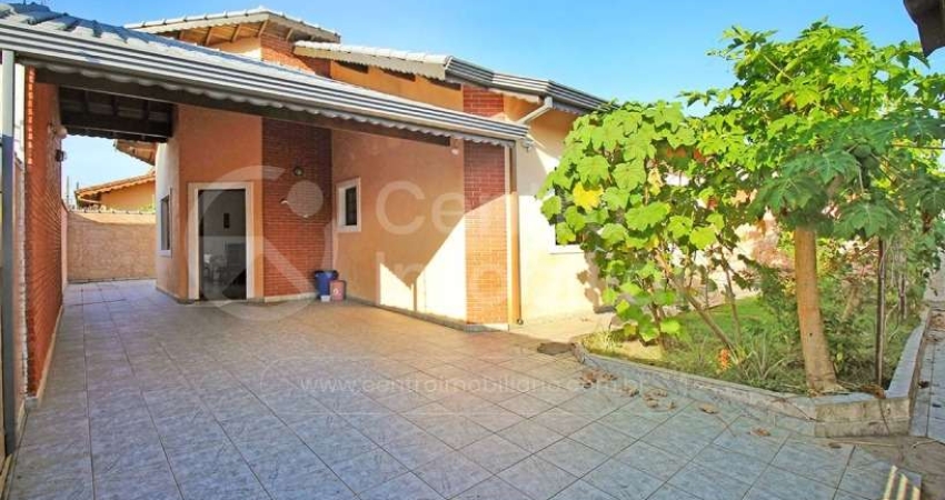 CASA à venda com 3 quartos em Peruíbe, no bairro Parque Turistico