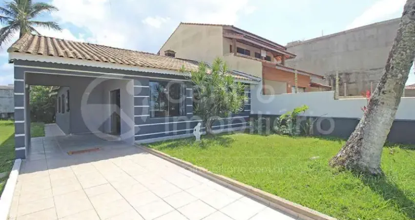 CASA à venda com 4 quartos em Peruíbe, no bairro Centro
