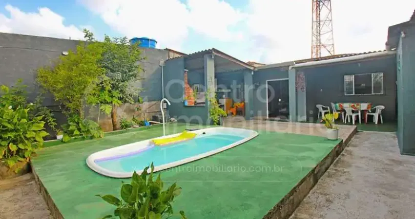 Casa à venda com piscina e 3 quartos em peruíbe, no bairro balneario sao joao batista