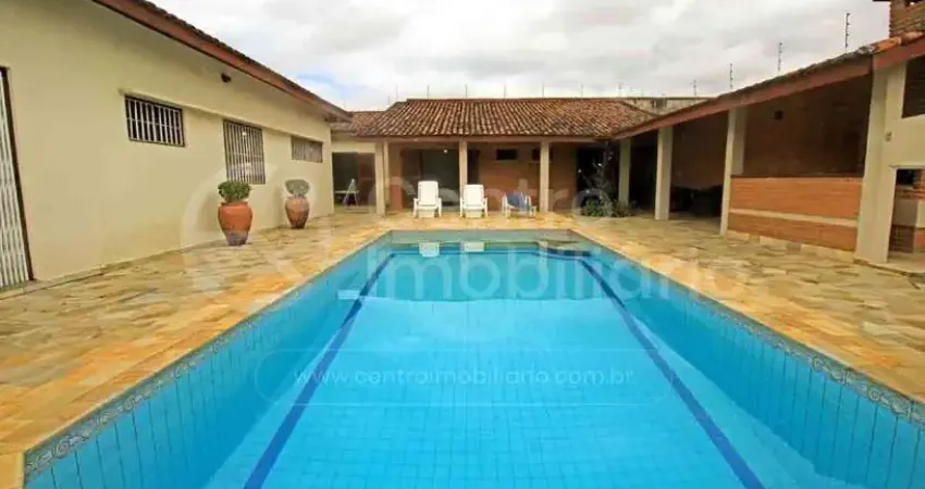 Casa à venda com piscina e 5 quartos em peruíbe, no bairro balneario sambura