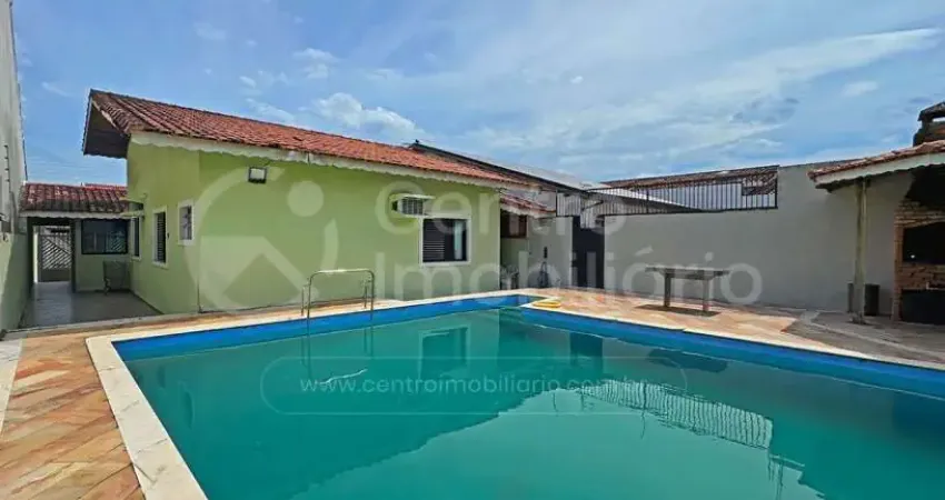 Casa à venda com piscina e 3 quartos em peruíbe, no bairro cidade nova peruíbe