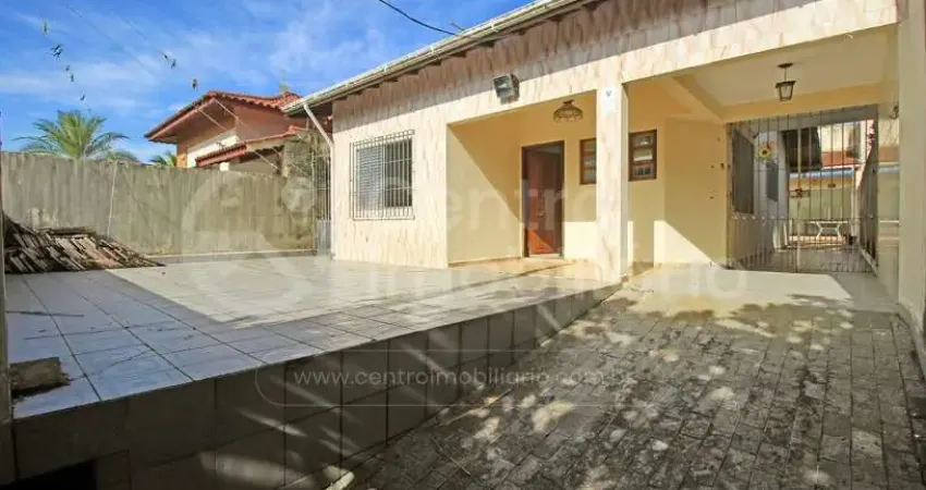 CASA à venda com piscina e 2 quartos em Peruíbe, no bairro Balneario Barra de Jangada