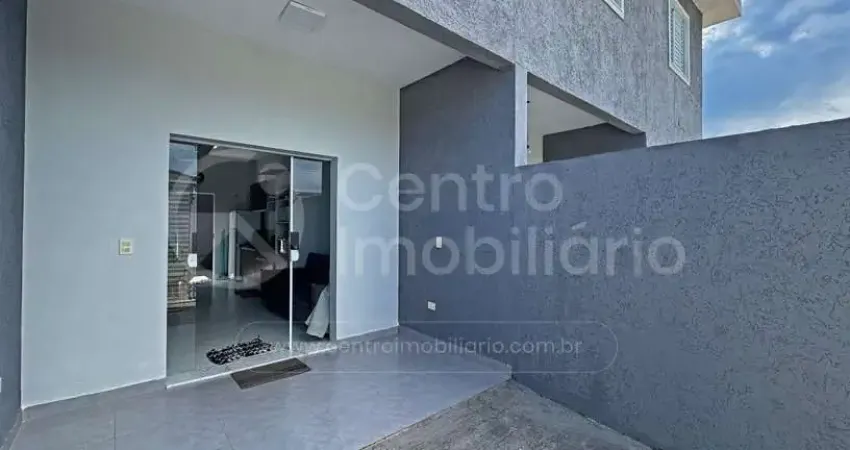 Casa à venda com piscina e 2 quartos em peruíbe, no bairro estancia sao jose