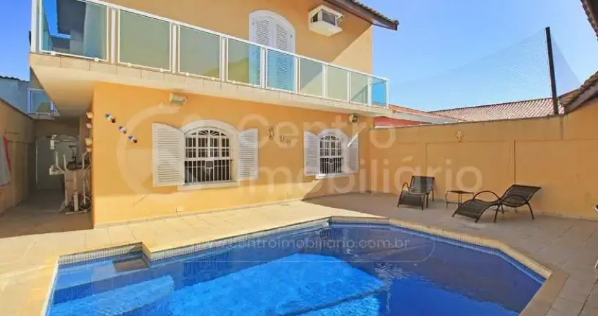 Casa à venda com piscina e 3 quartos em peruíbe, no bairro jardim marcia