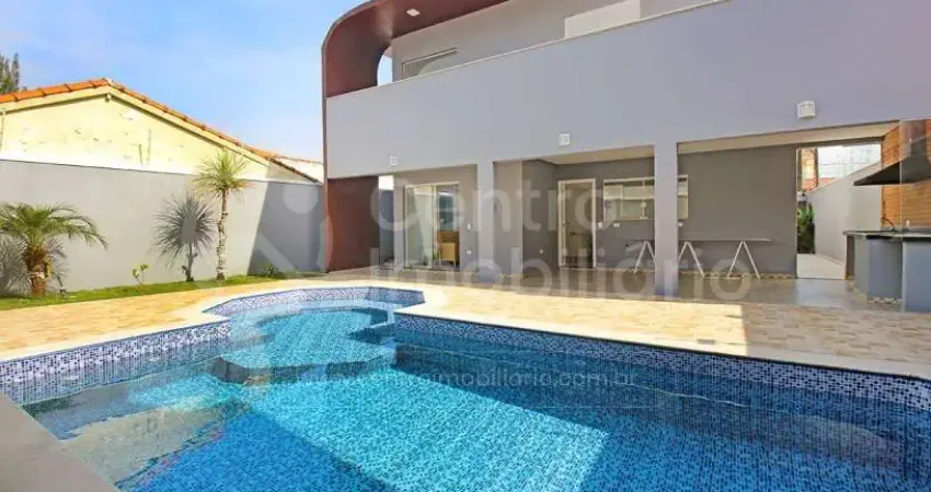 Casa à venda com piscina e 4 quartos em peruíbe, no bairro balneario arpoador