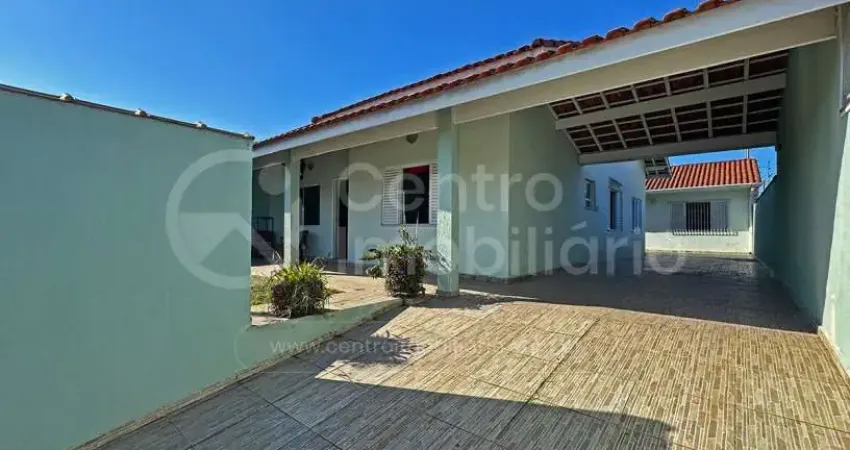 CASA à venda com 3 quartos em Peruíbe, no bairro Balneario Arpoador