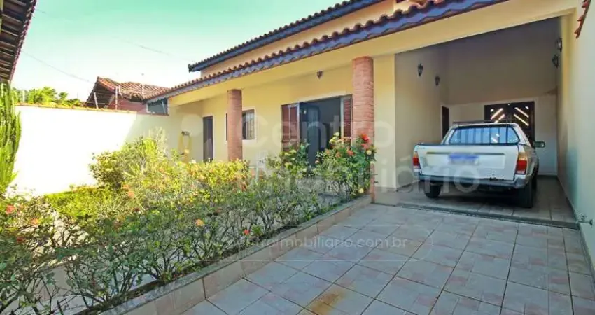 CASA à venda com 3 quartos em Peruíbe, no bairro Balneario Sao Joao Batista