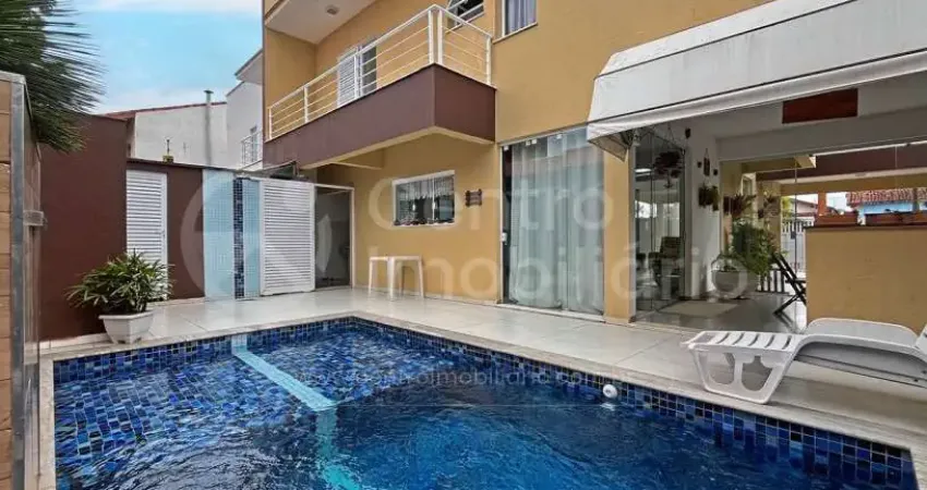 Casa à venda com piscina e 4 quartos em peruíbe, no bairro jardim imperador