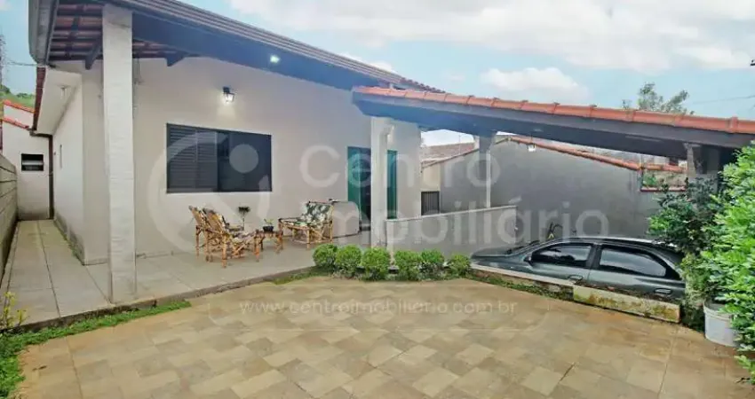 Casa à venda com piscina e 2 quartos em peruíbe, no bairro jardim dos prados