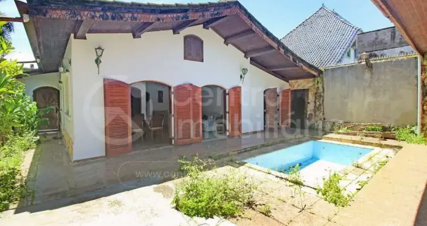 Casa à venda com piscina e 3 quartos em peruíbe, no bairro stella maris