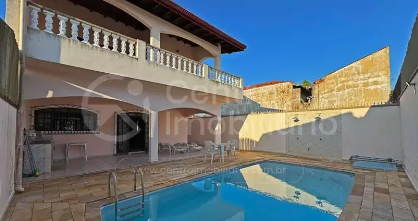 Casa à venda com piscina e 2 quartos em peruíbe, no bairro jardim três marias