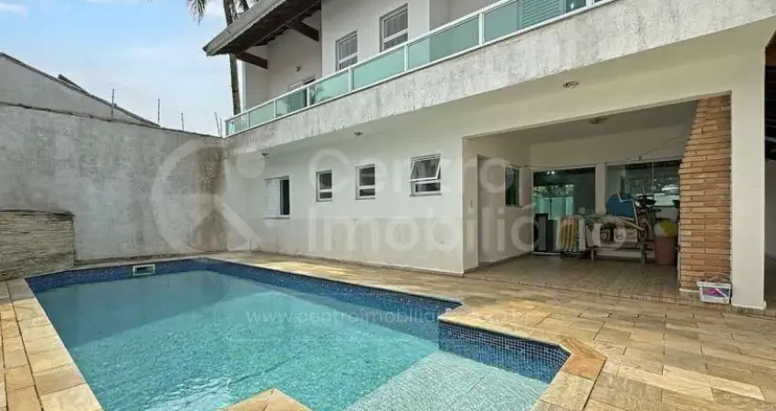 CASA à venda com piscina e 4 quartos em Peruíbe, no bairro Parque Turistico