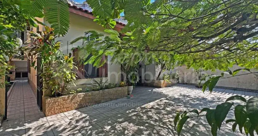 CASA à venda com 3 quartos em Peruíbe, no bairro Balneario Sao Joao Batista