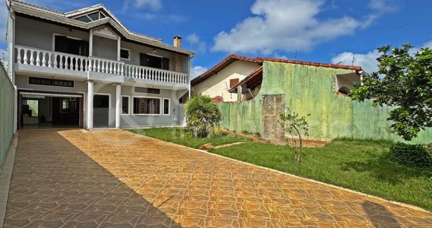 CASA à venda com 4 quartos em Peruíbe, no bairro Maria H Novaes